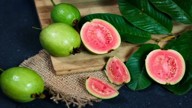 7 Manfaat Jambu Biji untuk Kesehatan